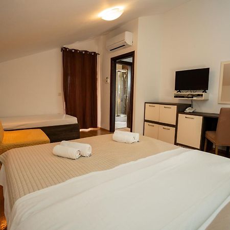Bed & Breakfast Marta & Tona คุสติชี ภายนอก รูปภาพ