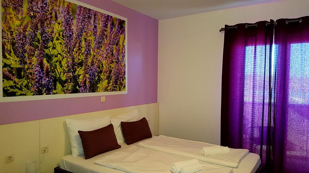 Bed & Breakfast Marta & Tona คุสติชี ภายนอก รูปภาพ