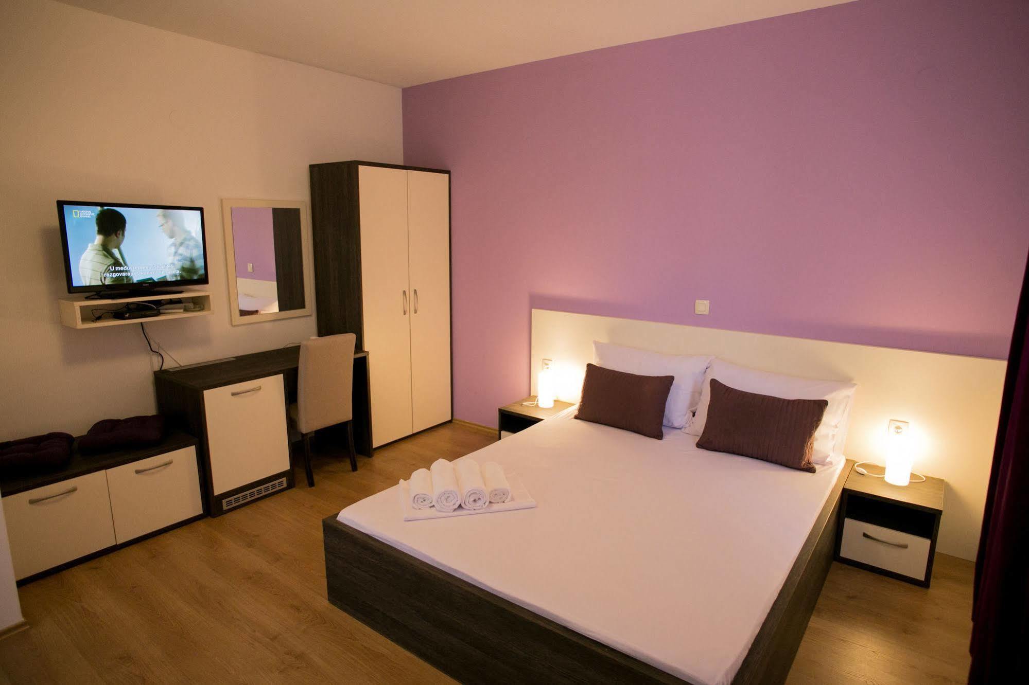 Bed & Breakfast Marta & Tona คุสติชี ภายนอก รูปภาพ