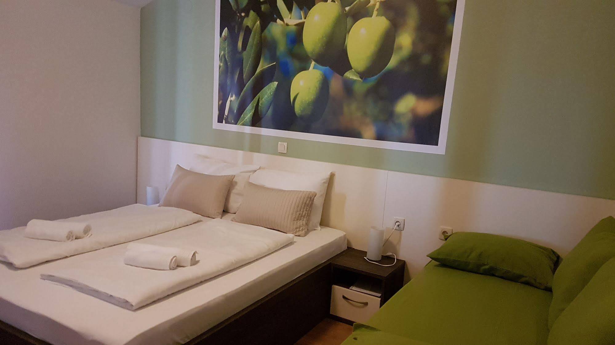 Bed & Breakfast Marta & Tona คุสติชี ภายนอก รูปภาพ