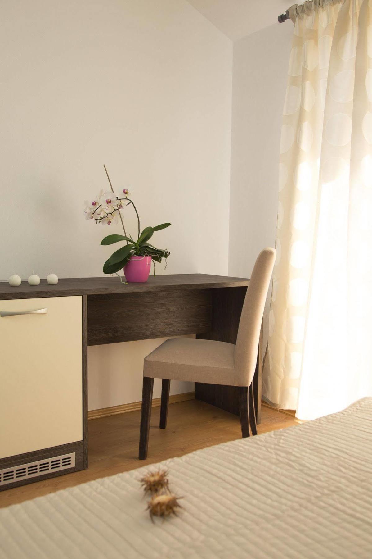 Bed & Breakfast Marta & Tona คุสติชี ภายนอก รูปภาพ