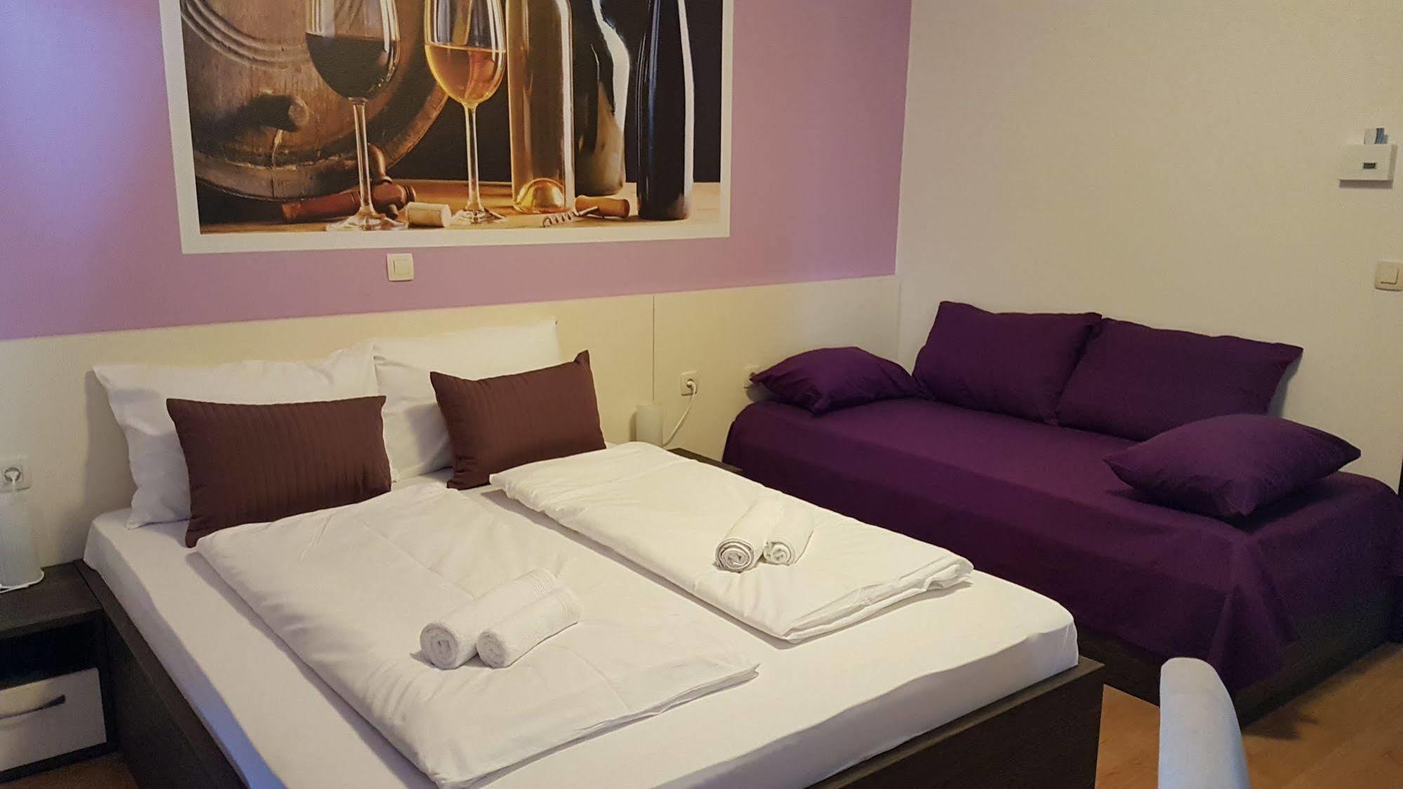 Bed & Breakfast Marta & Tona คุสติชี ภายนอก รูปภาพ