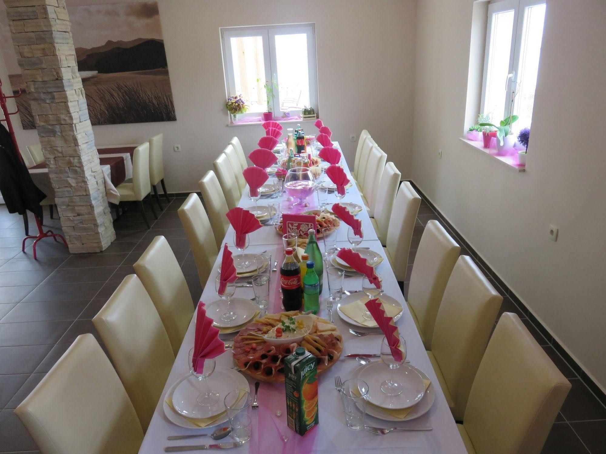 Bed & Breakfast Marta & Tona คุสติชี ภายนอก รูปภาพ
